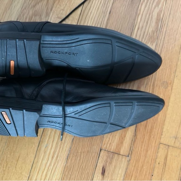 Nice lace shoes for men. Rockport size 9 - Picture 2 of 2